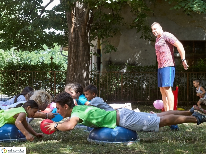 Sportolás a Családok Átmeneti Otthonában - fotó Szarka Lajos