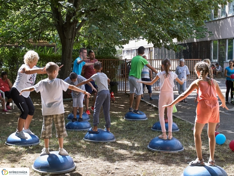 Sportolás a Családok Átmeneti Otthonában - fotó Szarka Lajos
