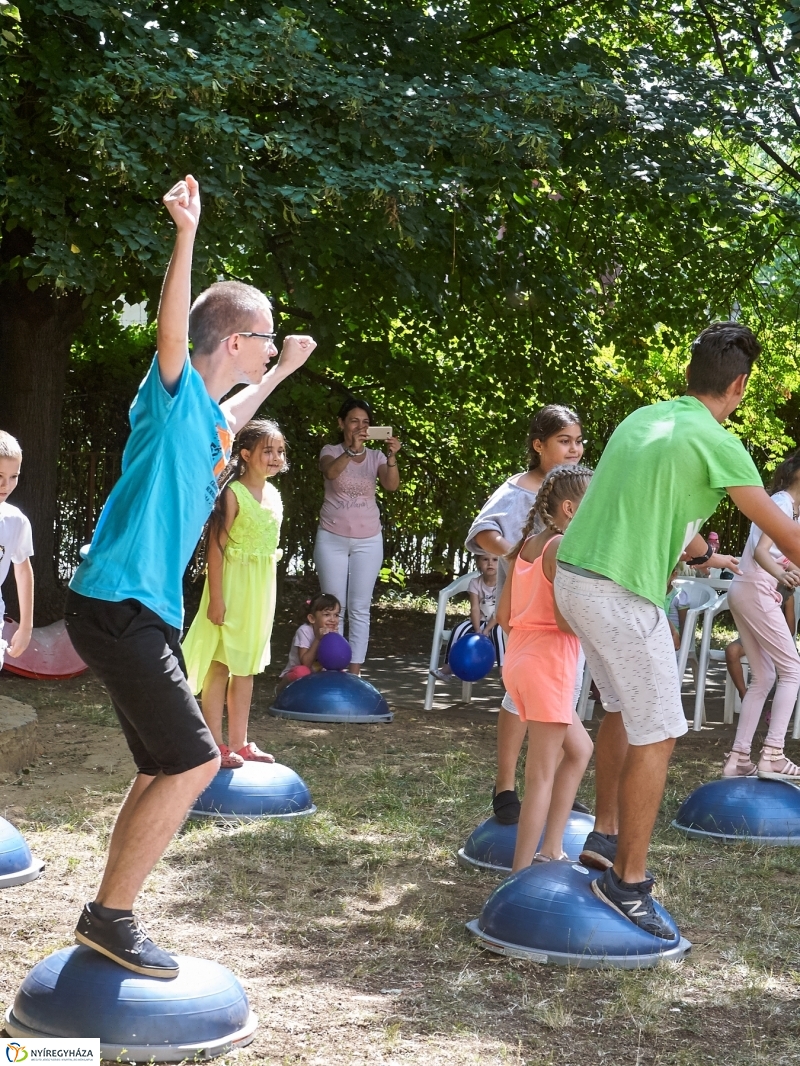 Sportolás a Családok Átmeneti Otthonában - fotó Szarka Lajos