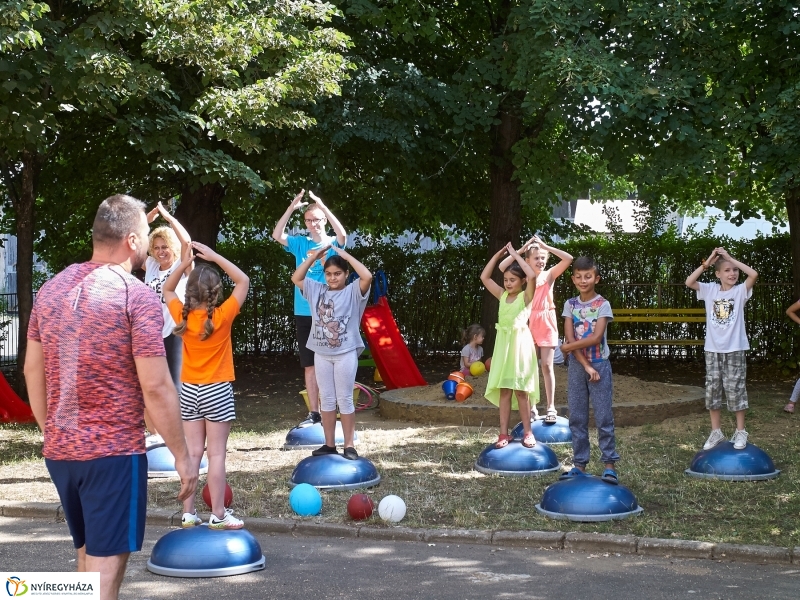 Sportolás a Családok Átmeneti Otthonában - fotó Szarka Lajos