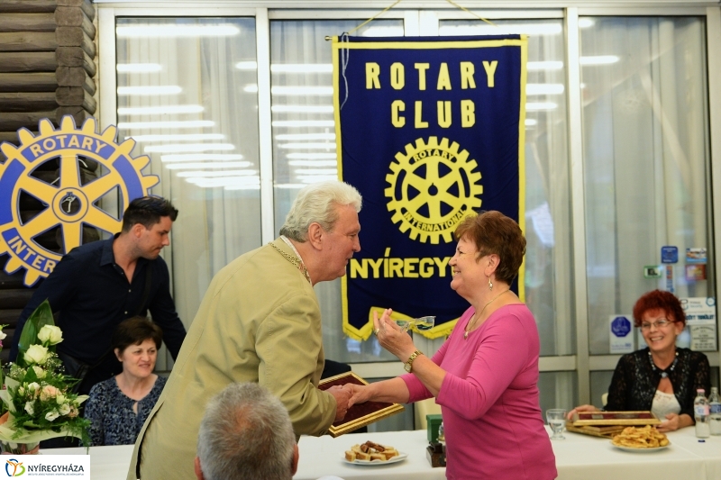 Új elnök a Rotary élén - fotó Trifonov Éva
