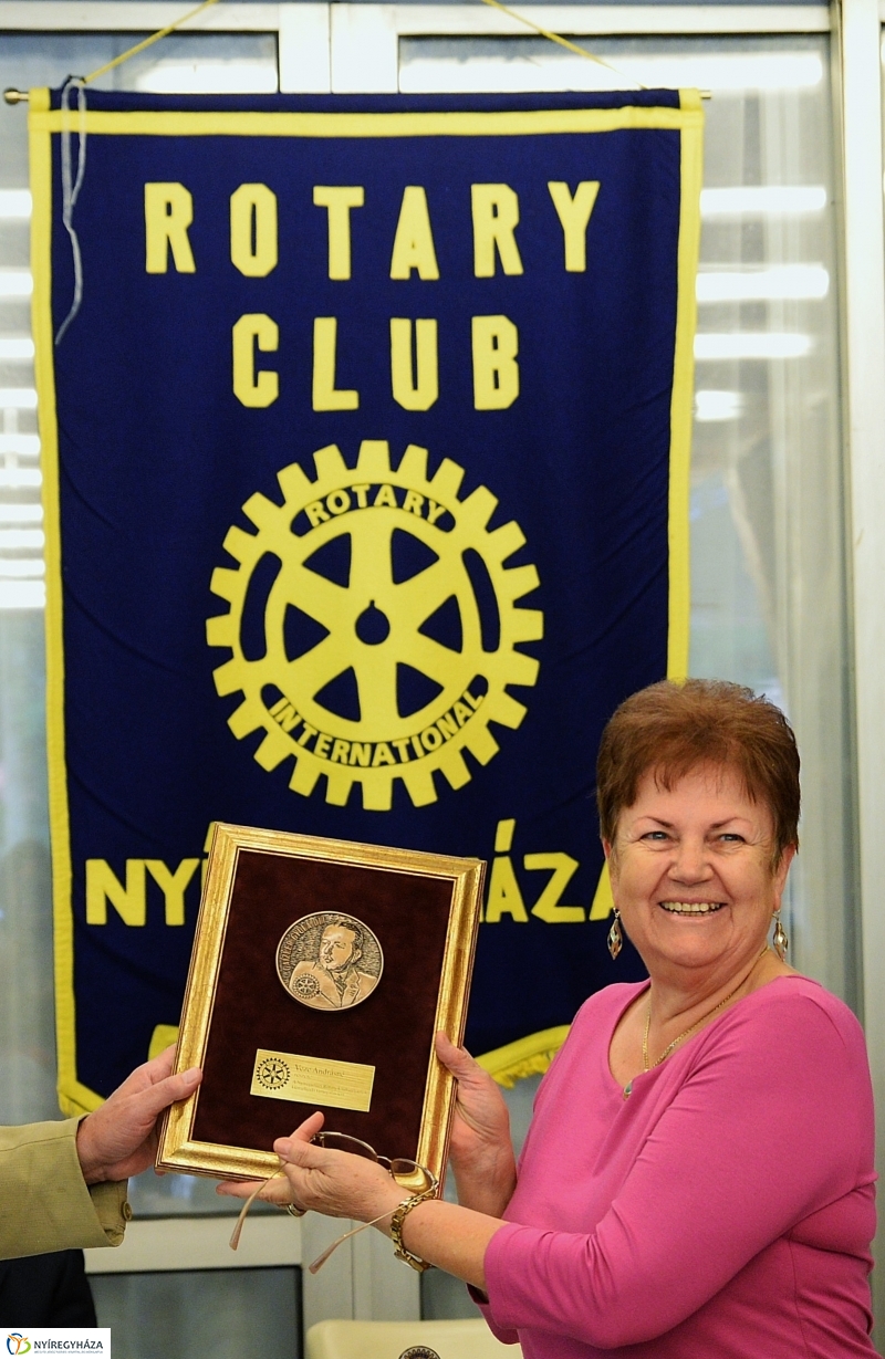 Új elnök a Rotary élén - fotó Trifonov Éva