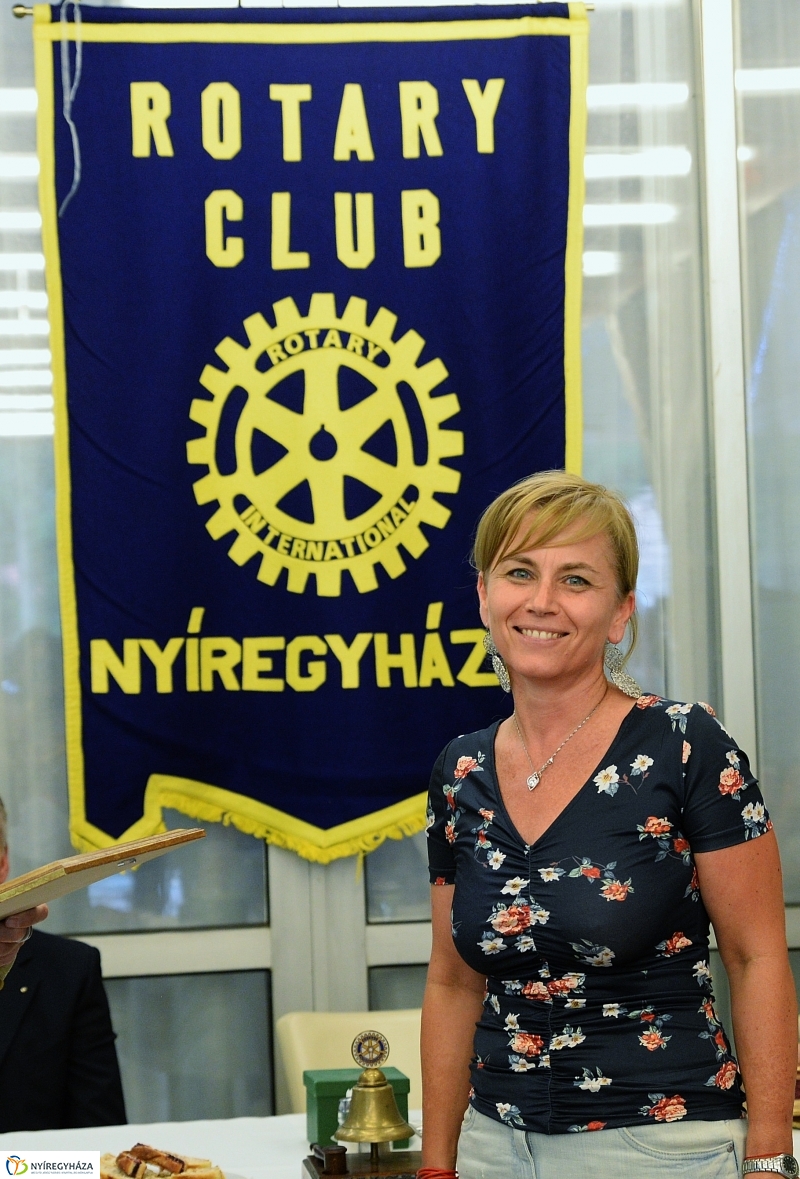Új elnök a Rotary élén - fotó Trifonov Éva
