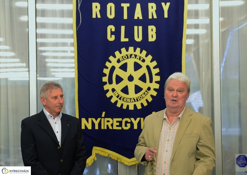 Új elnök a Rotary élén - fotó Trifonov Éva