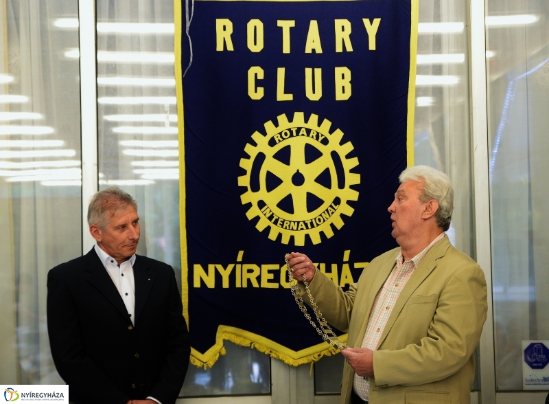 Új elnök a Rotary élén - fotó Trifonov Éva