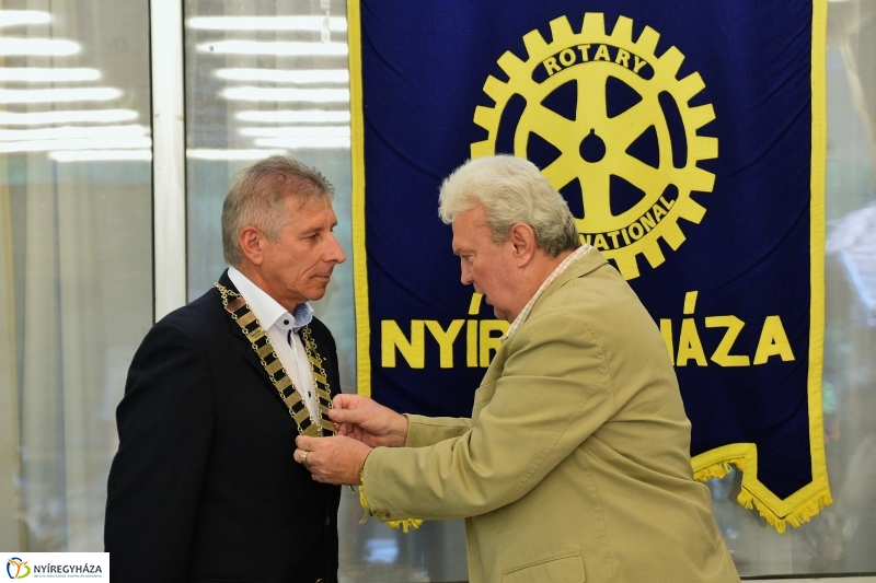 Új elnök a Rotary élén - fotó Trifonov Éva