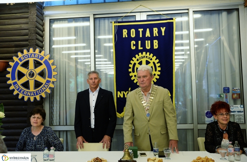 Új elnök a Rotary élén - fotó Trifonov Éva