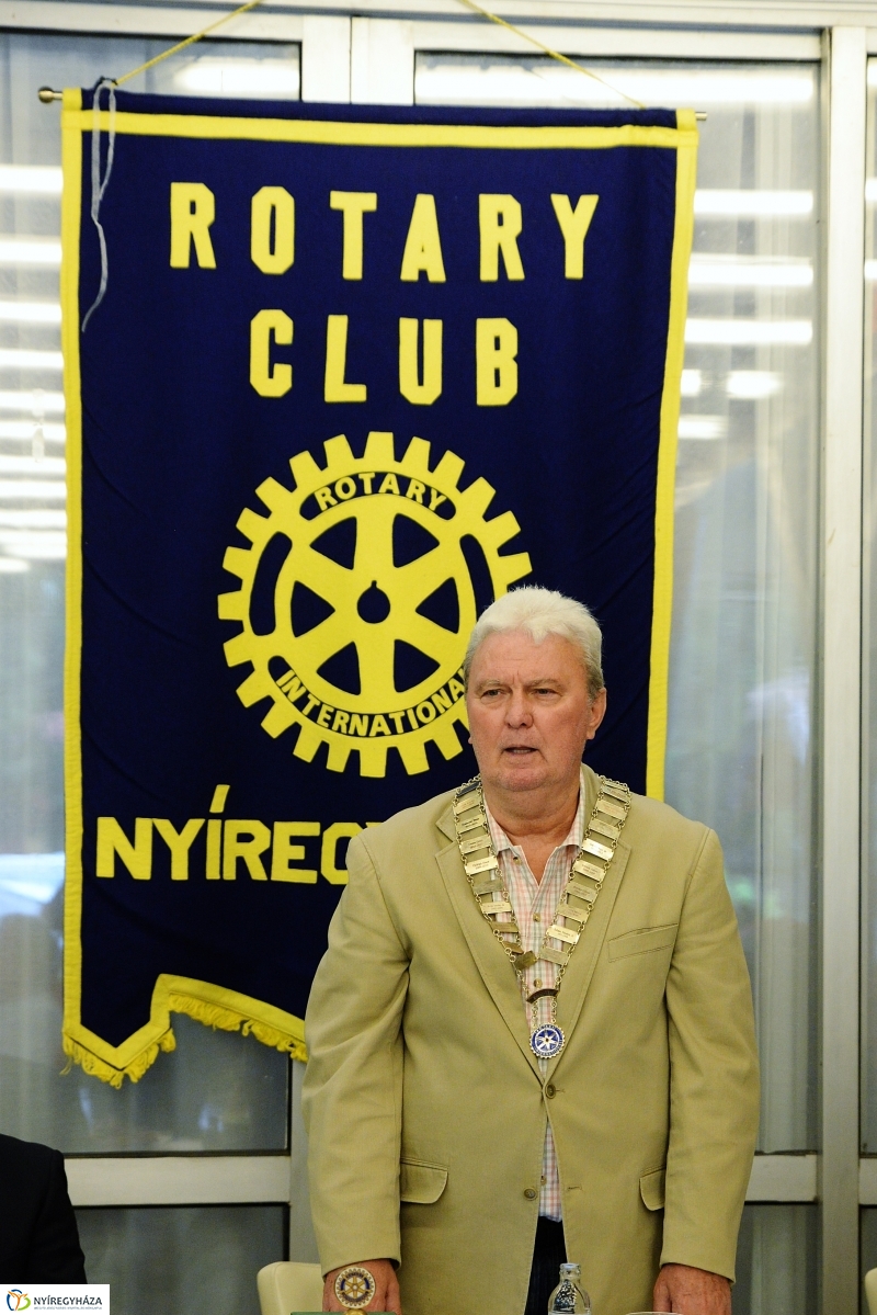 Új elnök a Rotary élén - fotó Trifonov Éva