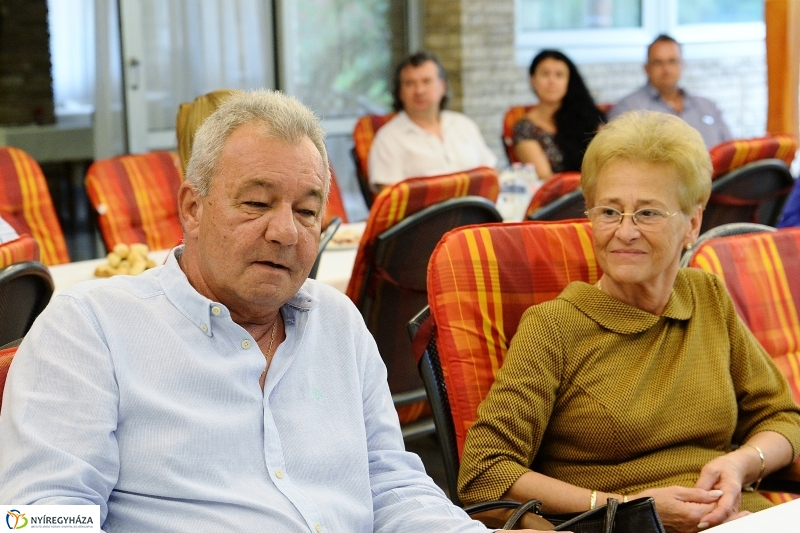 Új elnök a Rotary élén - fotó Trifonov Éva