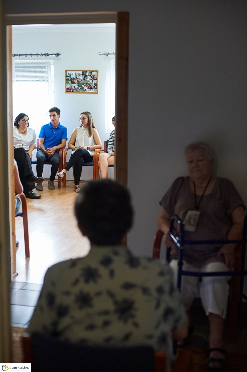 Diákmunka az István Szeretetotthonban - fotó Szarka Lajos