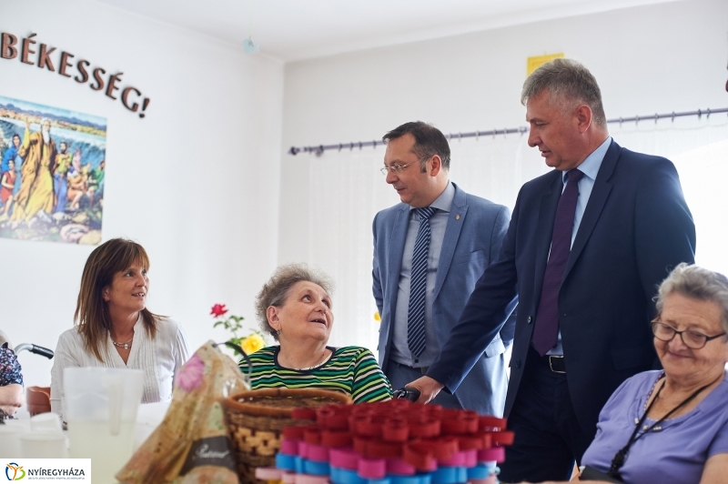 Diákmunka az István Szeretetotthonban - fotó Szarka Lajos