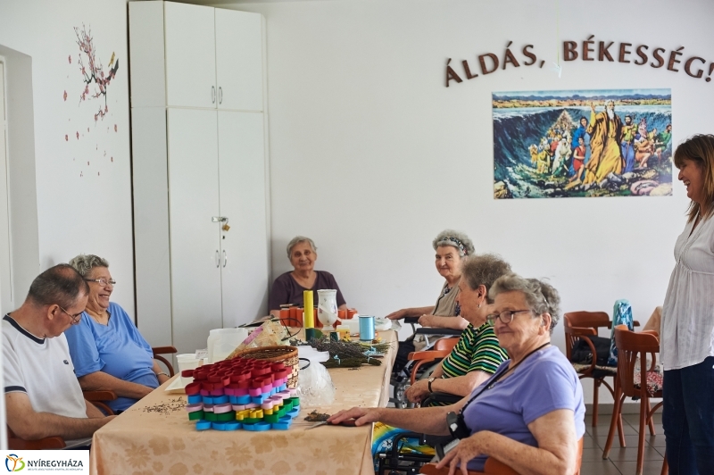 Diákmunka az István Szeretetotthonban - fotó Szarka Lajos