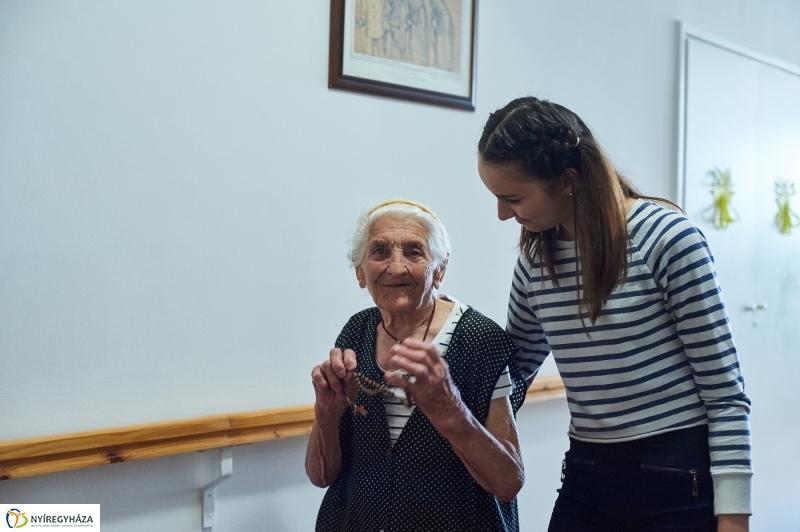 Diákmunka az István Szeretetotthonban - fotó Szarka Lajos