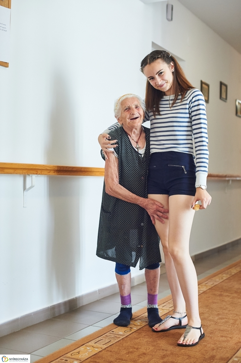 Diákmunka az István Szeretetotthonban - fotó Szarka Lajos