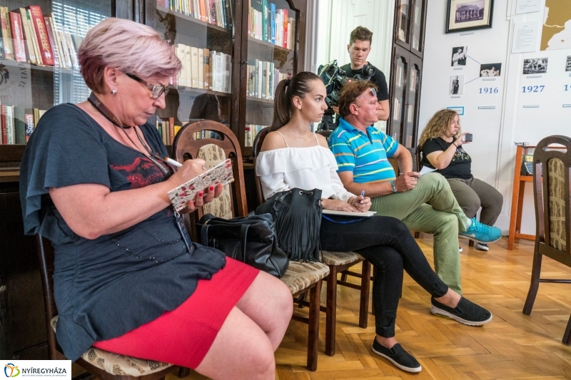 Jó bőr vagy! sajtótájékoztató a Kállay Gyűjteményben