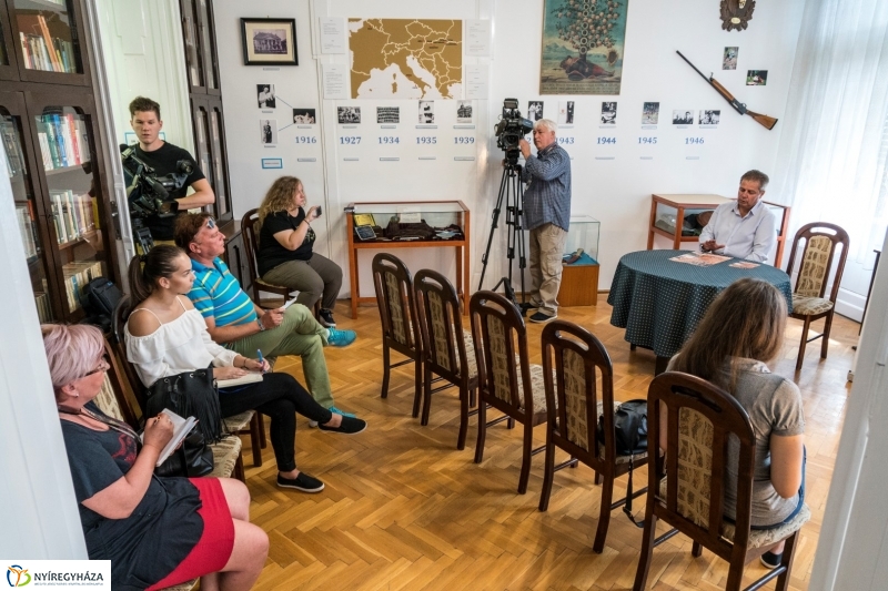 Jó bőr vagy! sajtótájékoztató a Kállay Gyűjteményben