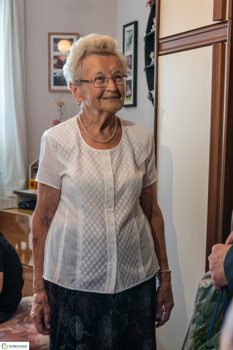 Pápai Jánosnét 90. születésnapja alkalmából köszöntötték