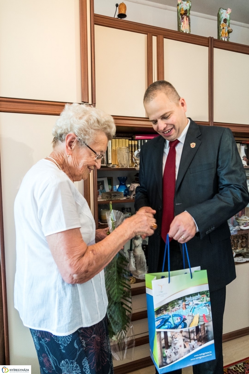 Pápai Jánosnét 90. születésnapja alkalmából köszöntötték