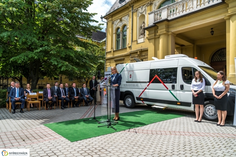 Mobil Kormányablakot adtak át