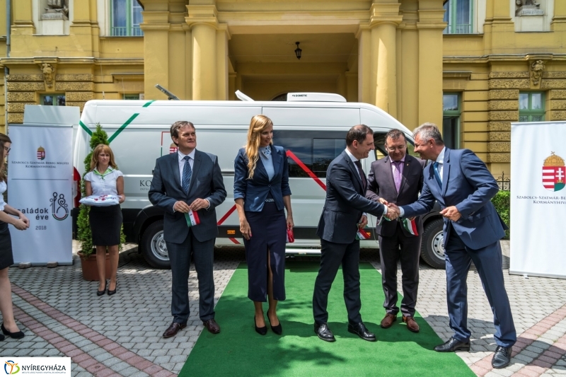 Mobil Kormányablakot adtak át