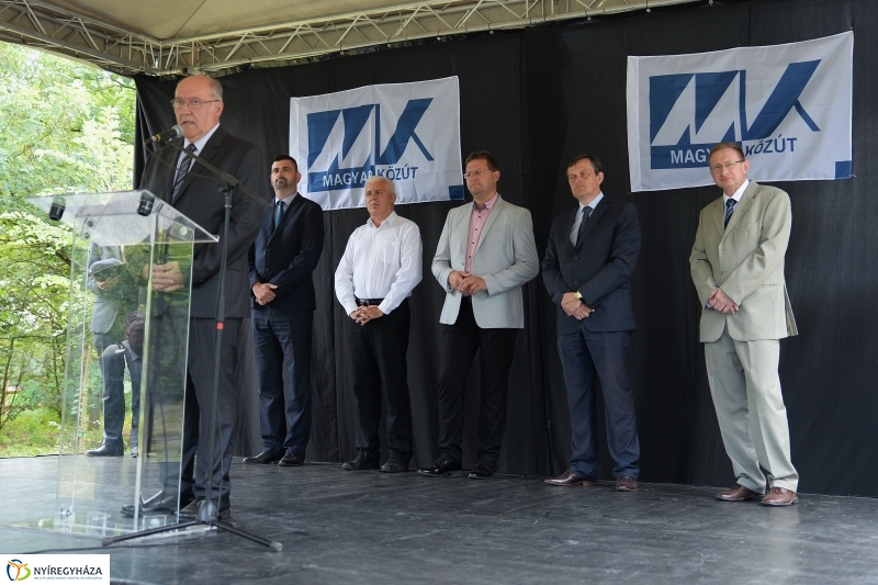 Pazonyi út - felújított útátadás - fotó Trifonov Éva