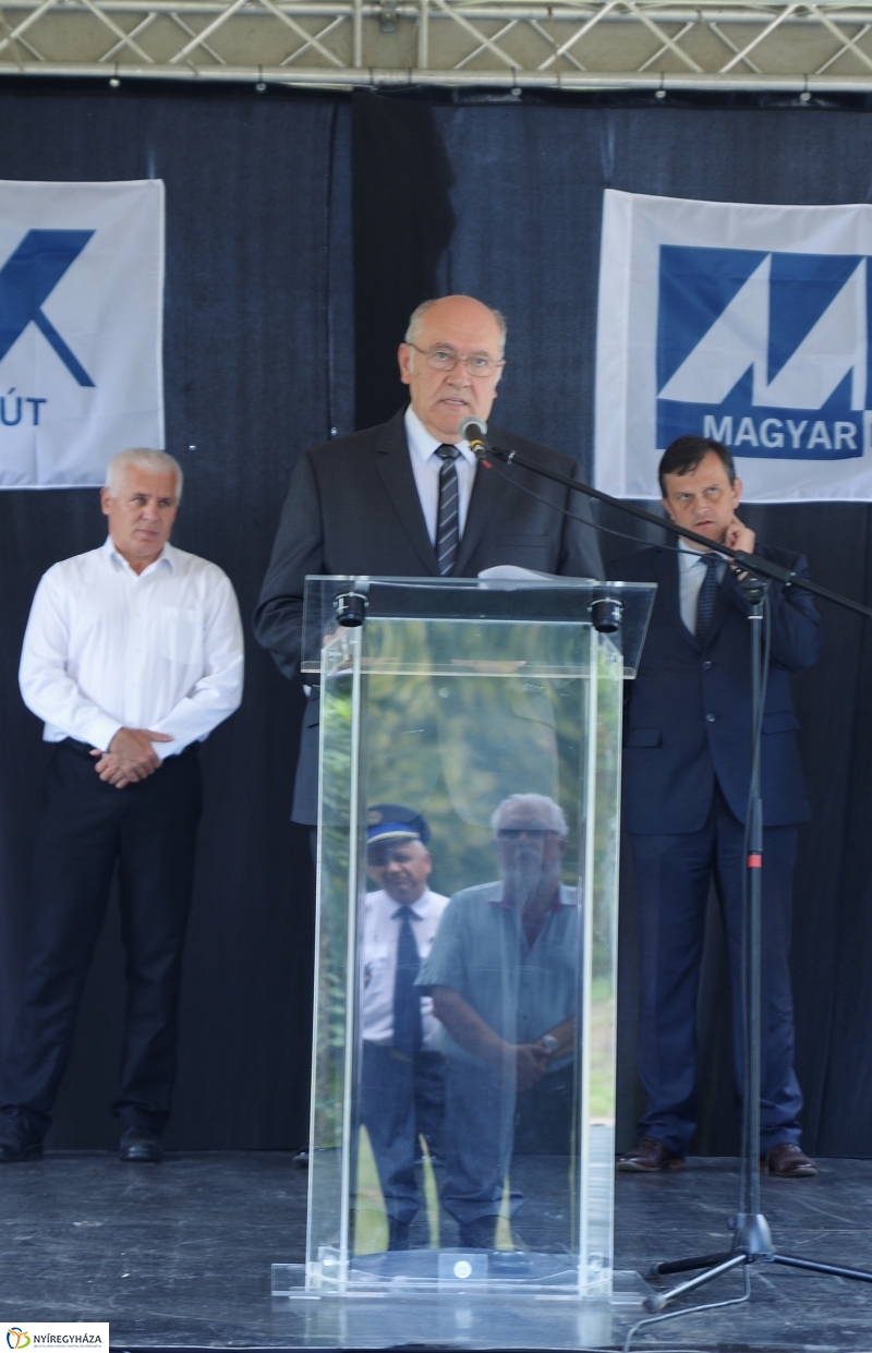 Pazonyi út - felújított útátadás - fotó Trifonov Éva