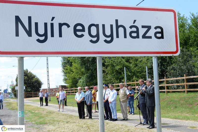 Pazonyi út - felújított útátadás - fotó Trifonov Éva