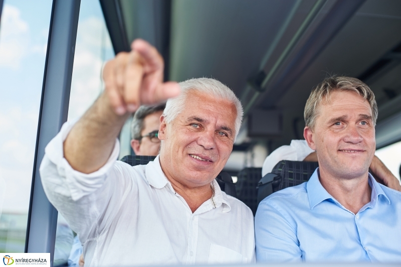 LEGO buszok - fotó Szarka Lajos