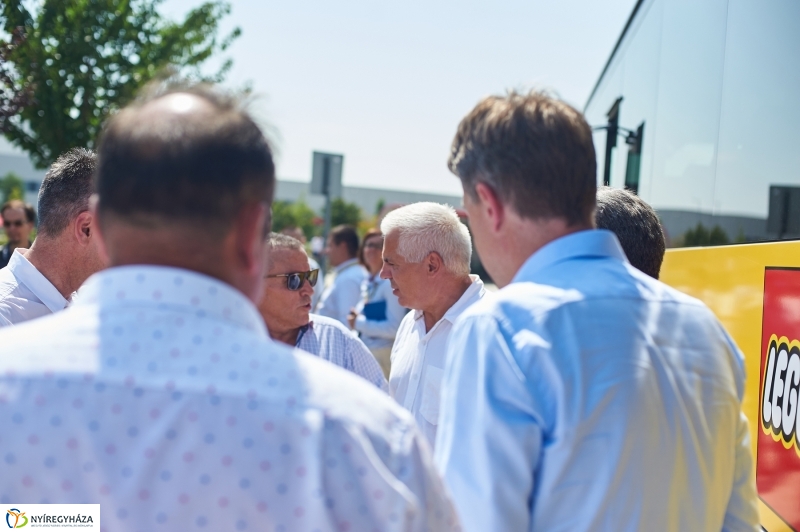 LEGO buszok - fotó Szarka Lajos