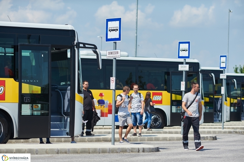 LEGO buszok - fotó Szarka Lajos