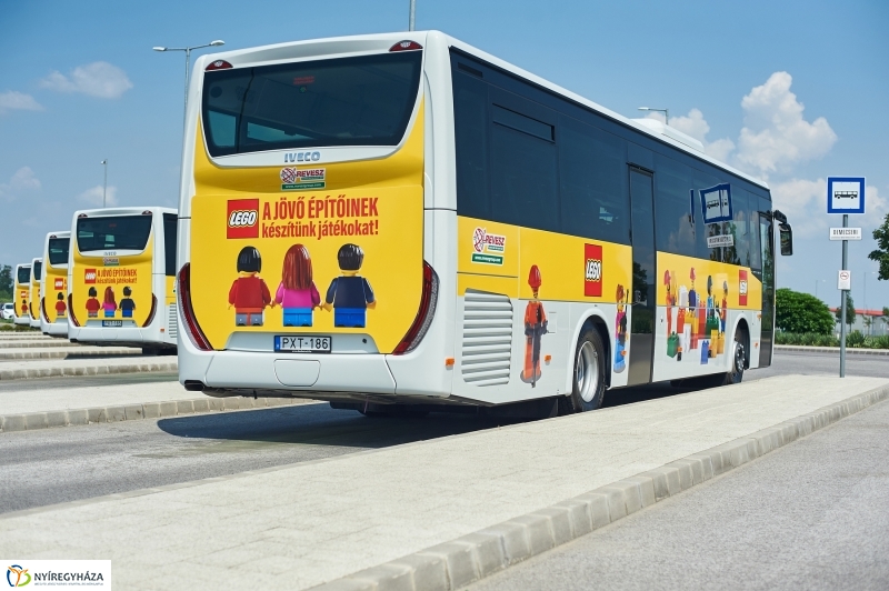 LEGO buszok - fotó Szarka Lajos