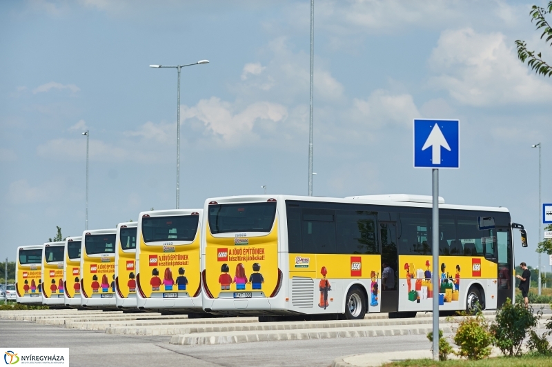 LEGO buszok - fotó Szarka Lajos