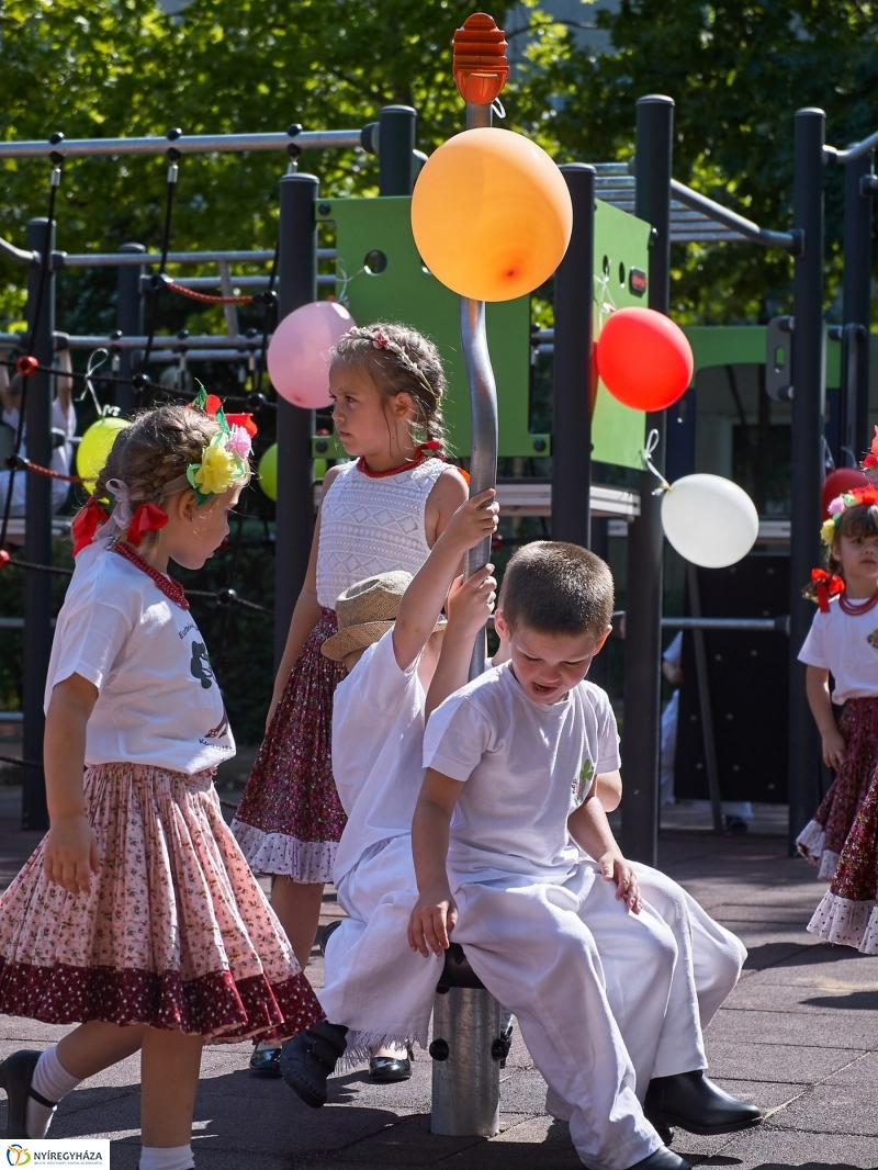 Játszótér a Jósavárosban - fotó Szarka Lajos