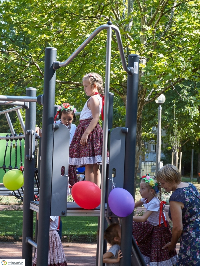 Játszótér a Jósavárosban - fotó Szarka Lajos