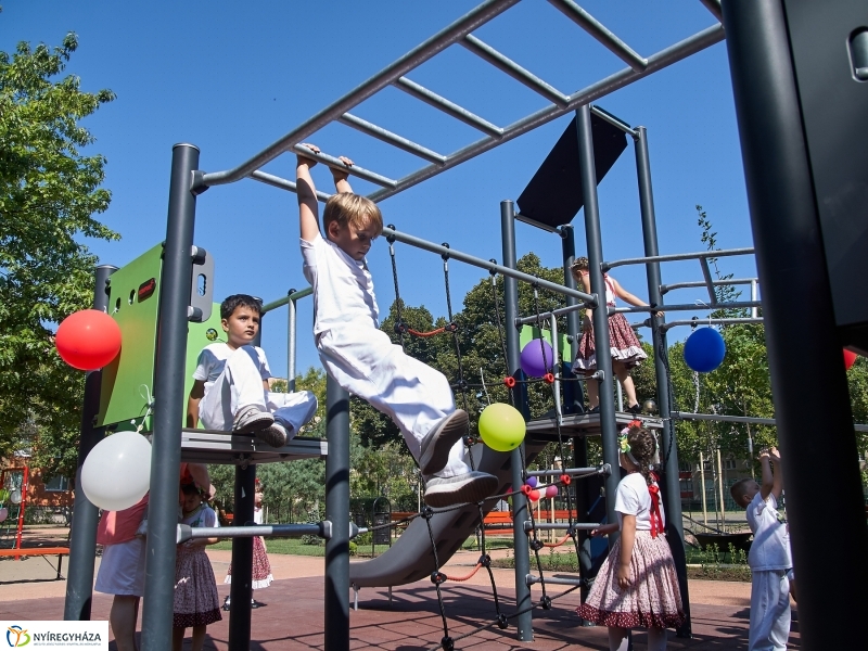 Játszótér a Jósavárosban - fotó Szarka Lajos