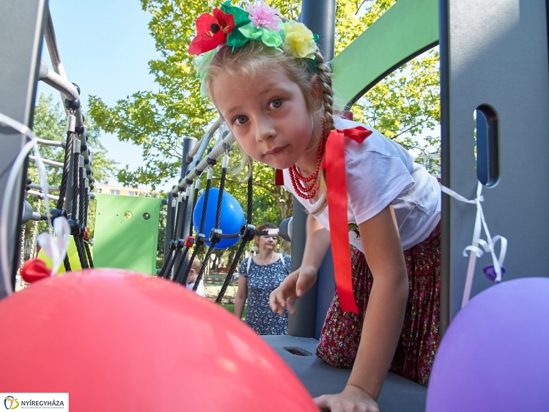 Játszótér a Jósavárosban - fotó Szarka Lajos