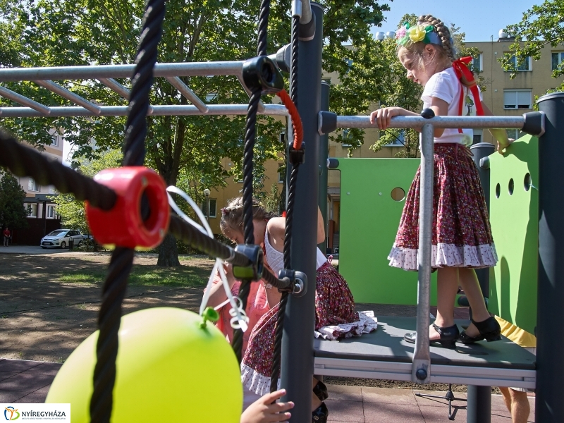 Játszótér a Jósavárosban - fotó Szarka Lajos