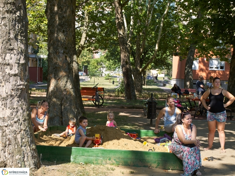 Játszótér a Jósavárosban - fotó Szarka Lajos