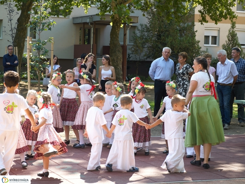 Játszótér a Jósavárosban - fotó Szarka Lajos