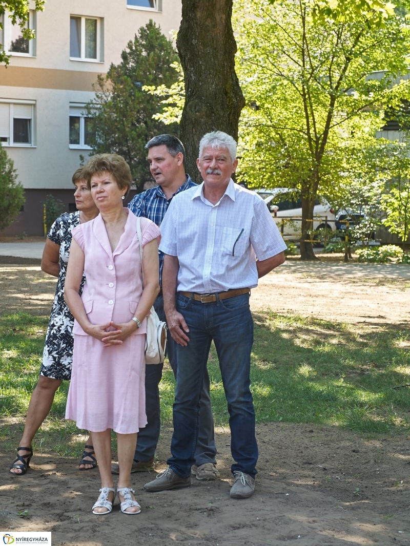 Játszótér a Jósavárosban - fotó Szarka Lajos