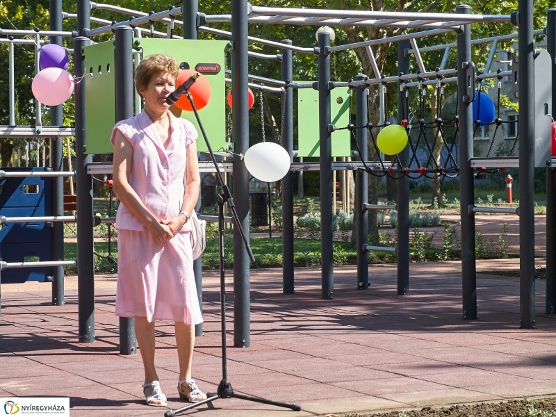 Játszótér a Jósavárosban - fotó Szarka Lajos