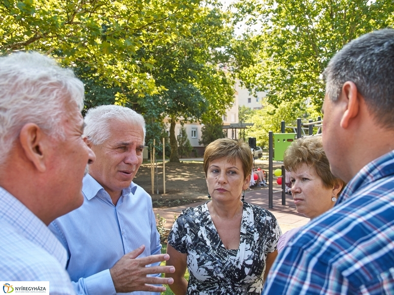 Játszótér a Jósavárosban - fotó Szarka Lajos