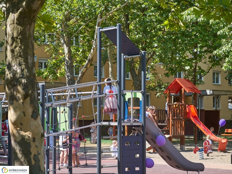 Játszótér a Jósavárosban - fotó Szarka Lajos