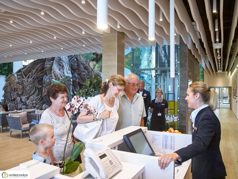 Első vendégek a Hotel Pangeaban - fotó Szarka Lajos