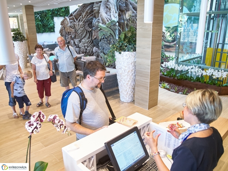 Első vendégek a Hotel Pangeaban - fotó Szarka Lajos