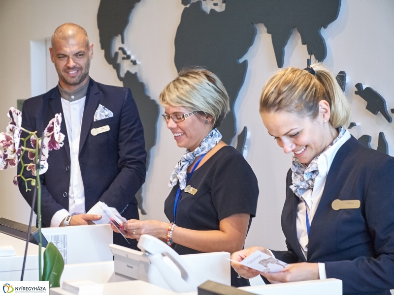 Első vendégek a Hotel Pangeaban - fotó Szarka Lajos