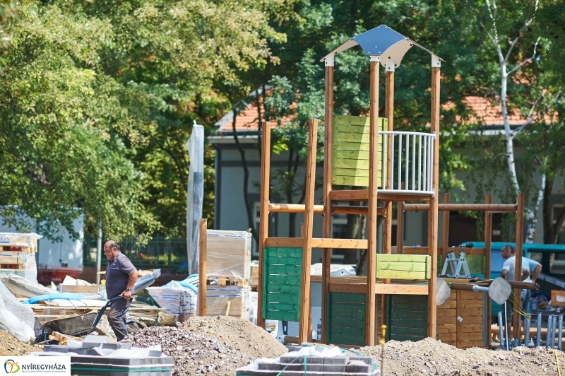 Munkálatok a Benczúr téren - fotó Szarka Lajos