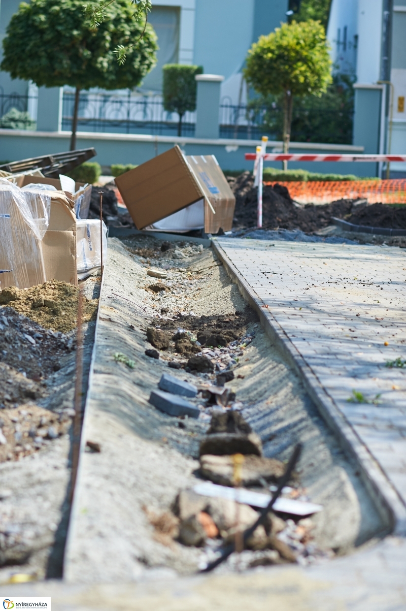 Munkálatok a Benczúr téren - fotó Szarka Lajos