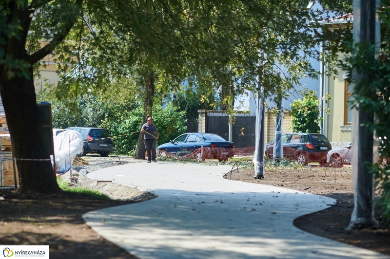 Munkálatok a Benczúr téren - fotó Szarka Lajos