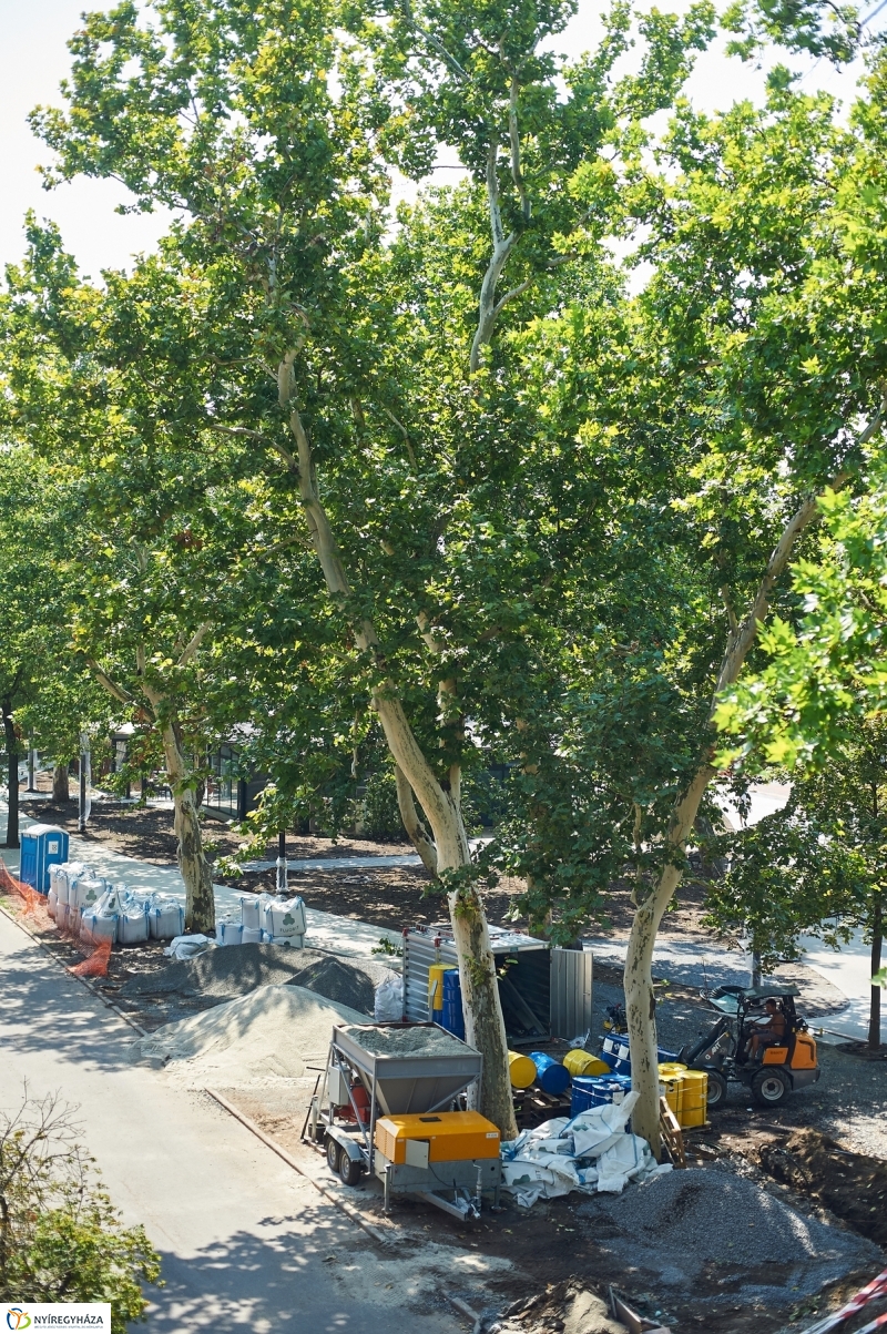 Munkálatok a Benczúr téren - fotó Szarka Lajos